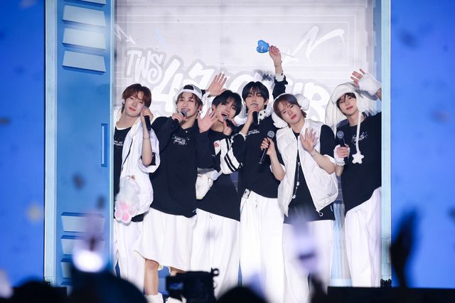 투어스 일본 팬미팅. 사진=플레디스