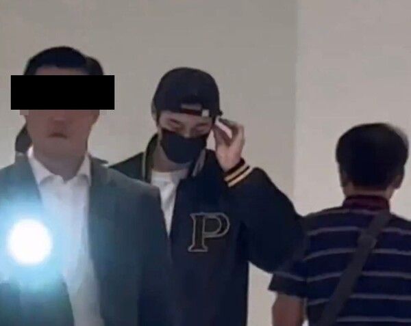 변우석의 과잉 경호 논란이 계속되고 있는 가운데 어린아이에게도 플래시 비췄다는 주장이 제게됐다. 사진=온라인 커뮤니티