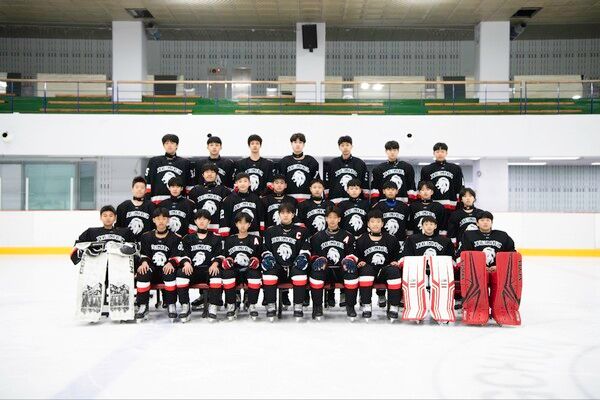 서울 중동죽학교 아이스하키부가 '전국중등부아이스하키' 대회에서 10년만에 정상에 올랐다. 사진=중동중학교