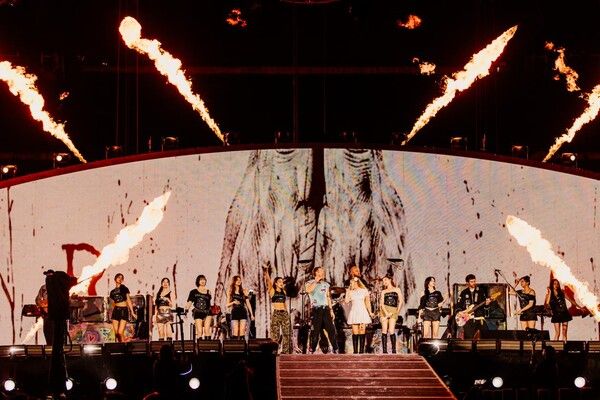 트와이스 콜드플레이 스페셜 게스트 공연 이미지. 사진=Anna Lee