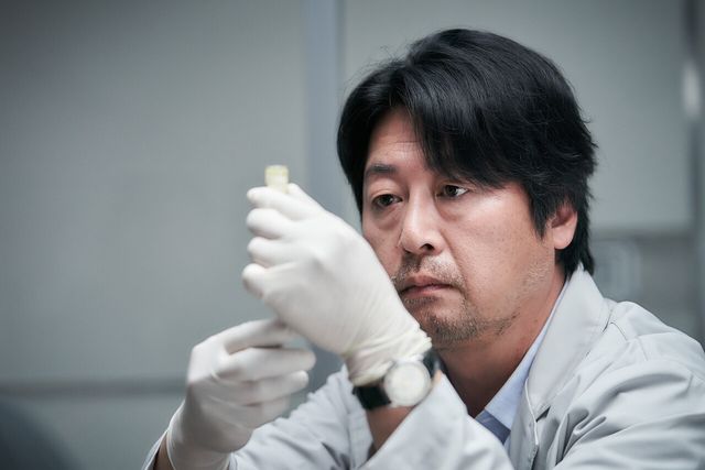 '바이러스' 김윤석. 사진=㈜바이포엠스튜디오/ 더램프㈜