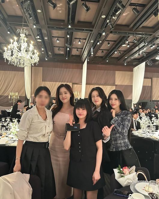 효민 결혼식에 참석한 티아라 멤버들. 사진=스타일리스트 이은아 SNS