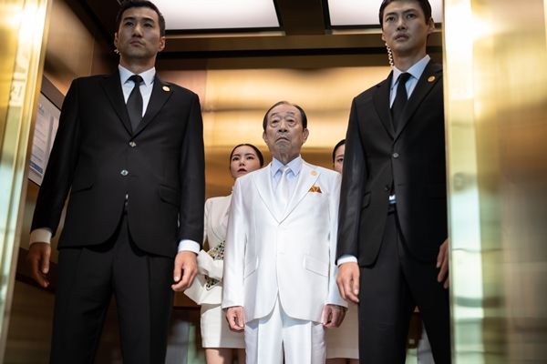 '하이파이브' 신구. 사진=NEW