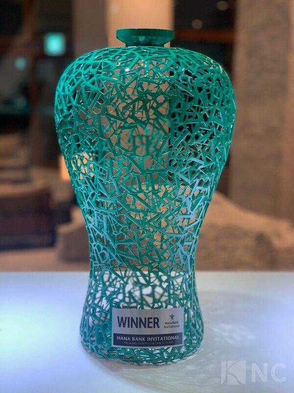 '골프 한일 전'인 '하나은행 인비테이셔널' 우승자 트로피/ 사진= 더헤븐리조트 제공.