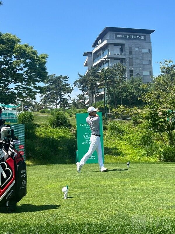 '하나은행 인비테이셔널' 4라운드에 돌입한 최진호 . 사진=뉴스컬처DB