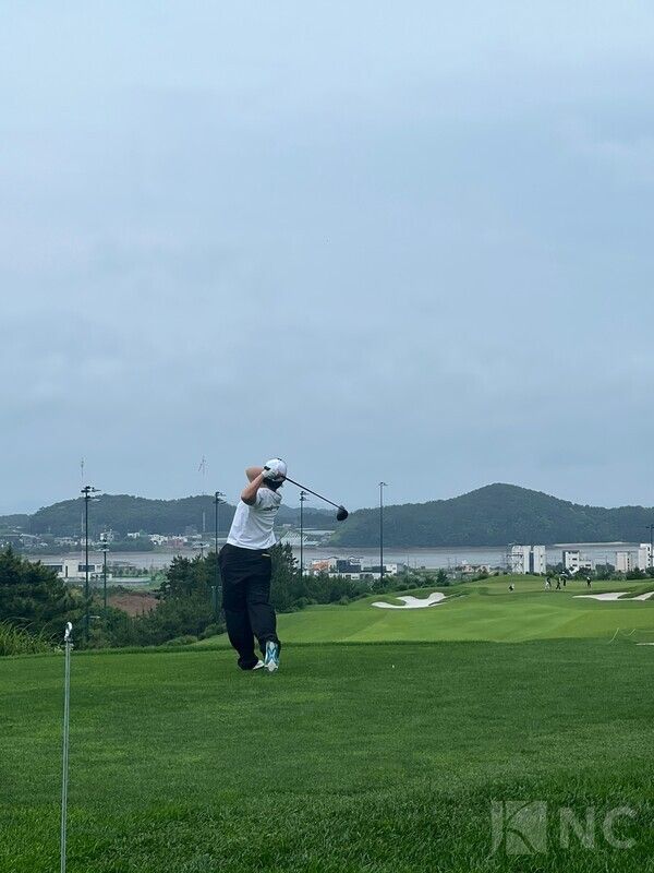 '더헤븐 마스터즈'에 참가한 박지영 선수가 힘차게 샷을 날리고 있다. 사진=뉴스컬처