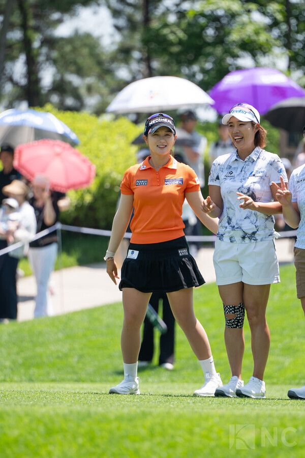 박현경-최민경 선수. 사진=뉴스컬처