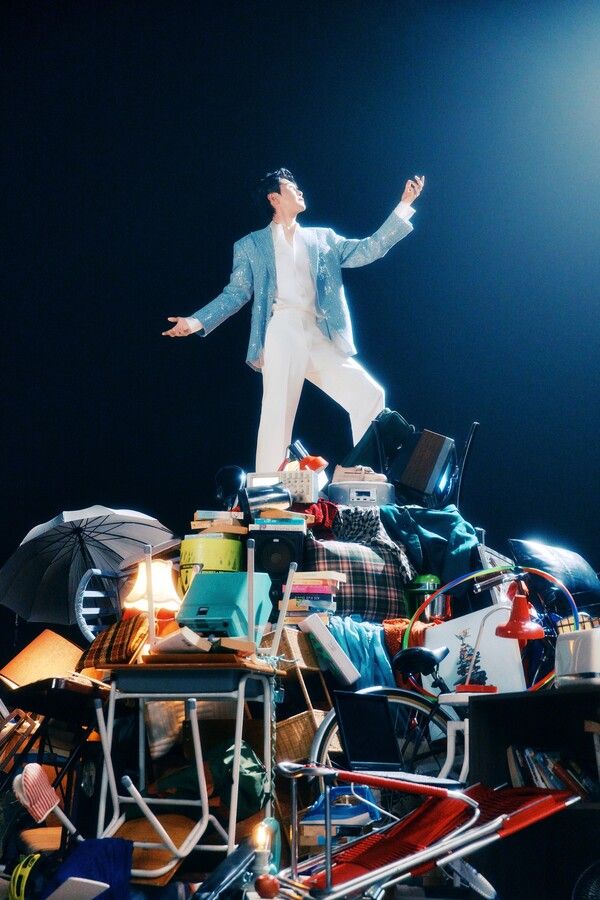 ‘주시고 (Juicy Go) (Duet with 김연자)’ 두 번째 콘셉트 포토. 사진제공=어비스컴퍼니