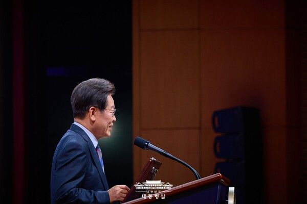 이재명 대통령이 '2025 세계정치학회 서울총회'에 참석해 모두 발언을 하고 있다. 사진=대통령실