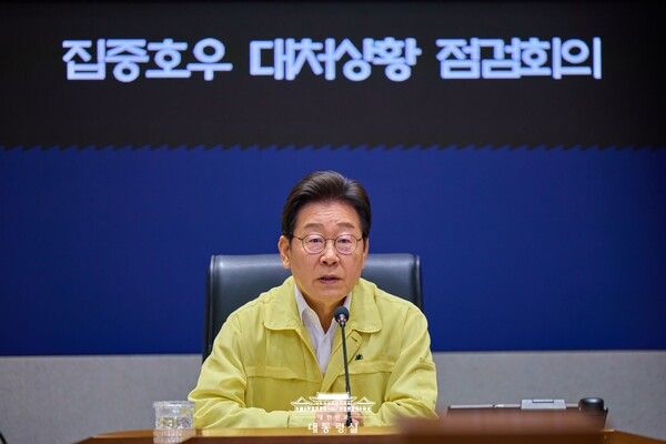 이재명 대통령이 18일 오전 서울상황센터에서 열린 ‘집중호우 대처상황 긴급 점검회의’를 진행했다. 사진=대통령실