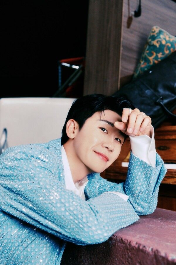 영탁 '주시고 (Juicy Go) (Duet with 김연자)’ 관련 이미지 및 티저 캡처. 사진=어비스컴퍼니