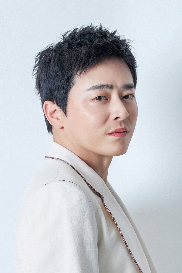 영화 '좀비딸'에서 좀비가 된 딸 '수아'의 아빠 '정환' 역으로 열연한 배우 조정석. 사진=NEW