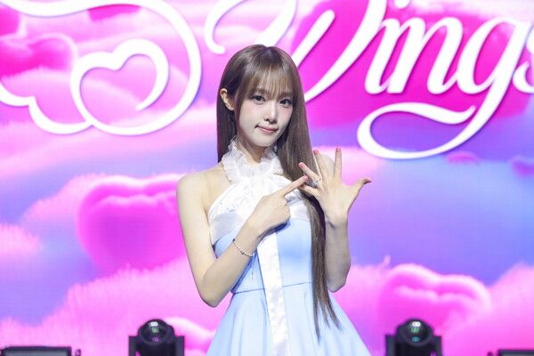 29일 서울 용산구 블루스퀘어 SOL트래블홀에서는 최예나(YENA) 미니4집 'Blooming Wings'(블루밍 윙스) 발매기념 쇼케이스가 열렸다.&nbsp;사진=위에화엔터테인먼트