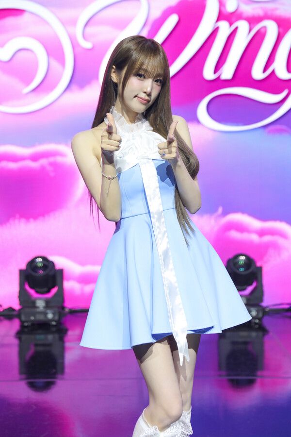 29일 서울 용산구 블루스퀘어 SOL트래블홀에서는 최예나(YENA) 미니4집 'Blooming Wings'(블루밍 윙스) 발매기념 쇼케이스가 열렸다.&nbsp;사진=위에화엔터테인먼트