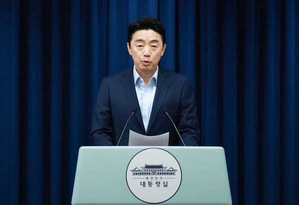 강훈식 대통령비서실장이 11일 서울 용산 대통령실 청사에서 이재명 대통령의 문화체육관광부 및 국토교통부 장관 인선을 발표하고 있다.. 사진=연합뉴스