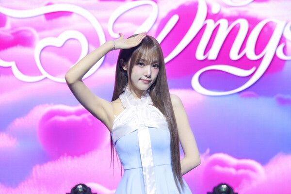 29일 서울 용산구 블루스퀘어 SOL트래블홀에서는 최예나(YENA) 미니4집 'Blooming Wings'(블루밍 윙스) 발매기념 쇼케이스가 열렸다.&nbsp;사진=위에화엔터테인먼트