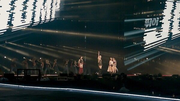 블랙핑크 '뛰어(JUMP)' 무대영상 캡처. 사진=YG엔터테인먼트