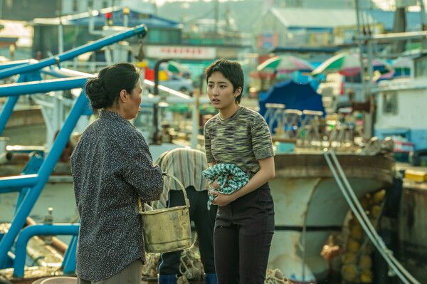 '파인: 촌뜨기들'. 사진=디즈니+