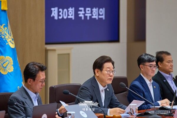 이재명 대통령이 8일 제30회 국무회의를 주재하고 여야 협치를 통한 민생 개선, 방위산업 육성, 조달 행정 혁신 등 국민 삶의 질 제고를 위한 국정운영 방향을 밝혔다. 사진=대통령실