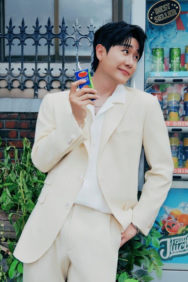 영탁. 사진=어비스컴퍼니