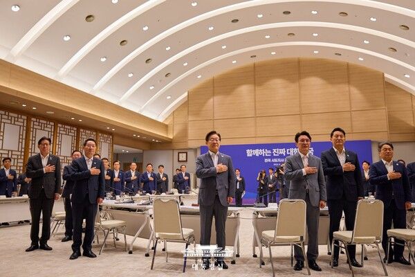 이재명 대통령이 1일 취임 59일 만에 전국 시도지사 간담회를 열고 지방분권과 균형발전의 중요성을 강조했다. 사진=대통령실