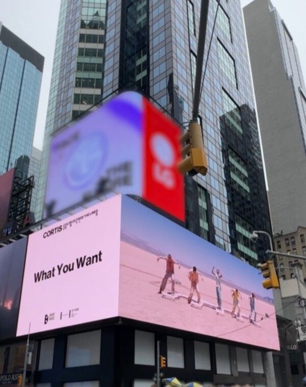 미국 뉴욕 타임스퀘어 코르티스 광고. 사진=빅히트뮤직