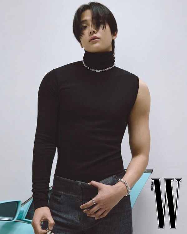 배우 로운. 사진=사진=더블유 코리아