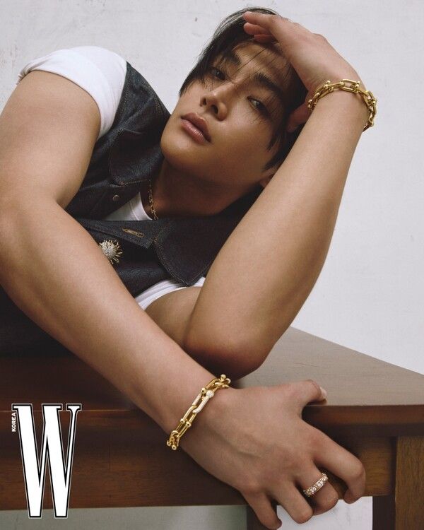 배우 로운. 사진=사진=더블유 코리아