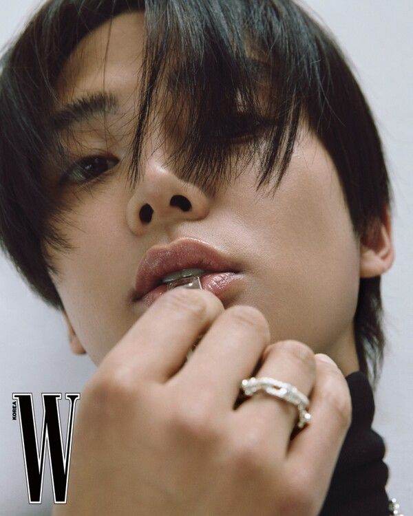 배우 로운. 사진=사진=더블유 코리아