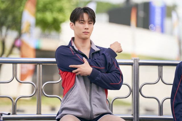 윤서빈.