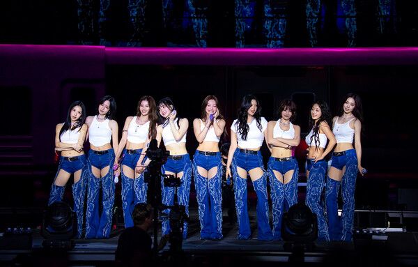 트와이스 롤라팔루자 시카고 단체. 사진=JYP엔터테인먼트