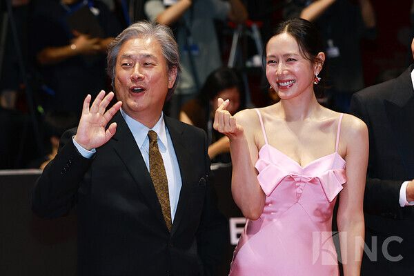 박찬욱 감독과 배우 손예진. 사진=김규빈 기자