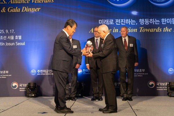 극동방송 이사장 김장환 목사가&nbsp;17일 서울 웨스틴조선호텔에서 열린 '2025 한미동맹 콘퍼런스'에서 ‘2025 한미동맹대상’을 수상했다. 사진=한미동맹재단