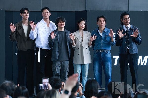 (왼쪽부터) 추창민 감독, 배우 로운, 신예은, 박서함, 박지환, 최귀화. 사진=김규빈 기자