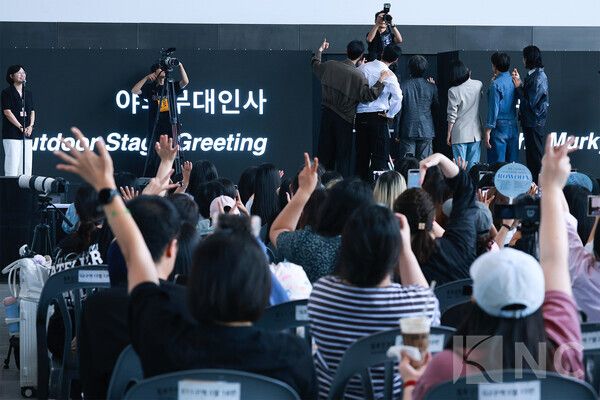 (왼쪽부터) 추창민 감독, 배우 로운, 신예은, 박서함, 박지환, 최귀화. 사진=김규빈 기자