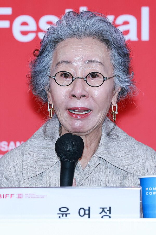 '결혼 피로연' 기자간담회에 참석한 배우 윤여정. 사진=김규빈 기자