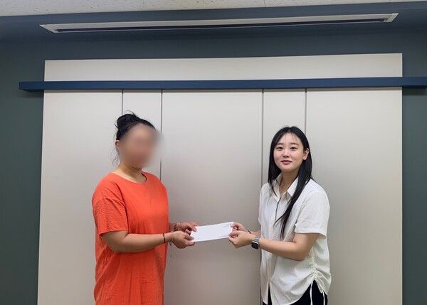 후원금 전달 사진. 사진=인포뱅크 스타투