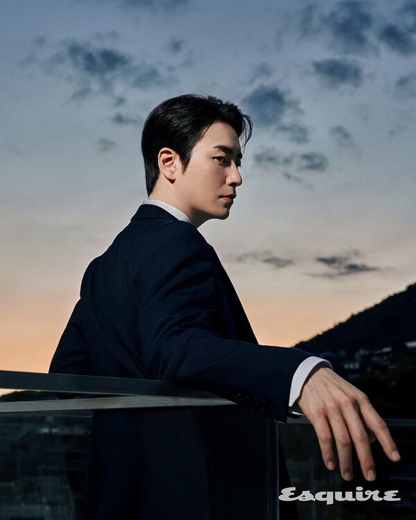 배우 이준혁. 사진=에스콰이어 코리아