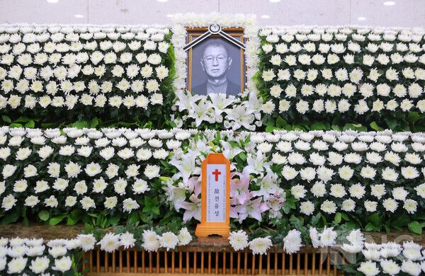 개그맨 전유성의 빈소가 26일 서울 송파구 서울아산병원 장례식장에 마련됐다. 사진=사진공동취재단