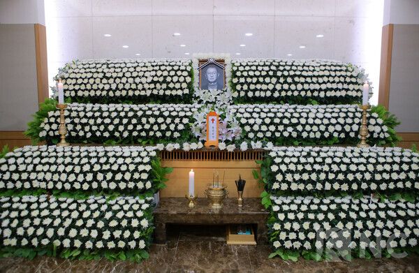 개그맨 전유성의 빈소가 26일 서울 송파구 서울아산병원 장례식장에 마련됐다. 사진=사진공동취재단