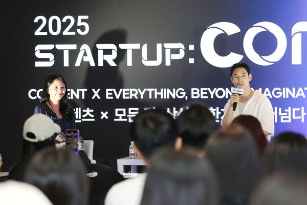 26일 오후 4시 서울 성동구 성수동 피치스 도원에서는 '2025 스타트업콘'(Startup:CON)' 토크쇼 'Startup : CONcert'(스타트업 : 콘서트)가 진행됐다.&nbsp;배우 이제훈이 토크쇼에 임하고 있다. 사진=한국콘텐츠진흥원