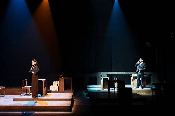 연극 '나의 아저씨' 공연 모습. 사진=(주)T2N미디어, (유)쇼앤텔플레이