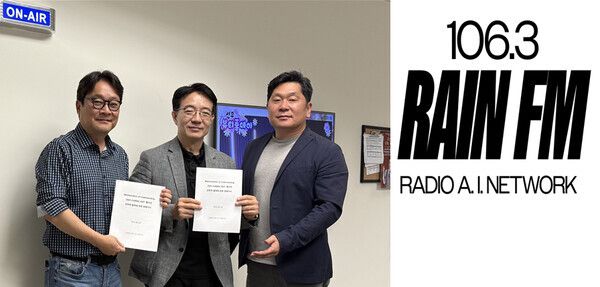 이영현 참컴 부사장, 브라이언 전 레인FM 대표, 이주헌 참컴USA 이사(죄측부터)가 업무협약에 서명한 후 기념 촬영에 포즈를 취하고 있다/ 사진= 참컴USA 제공.&nbsp;