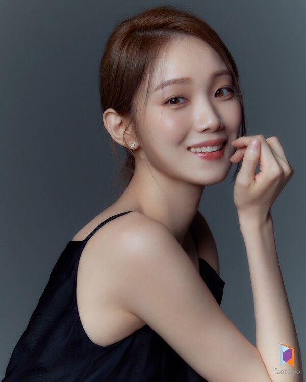 배우 이성경. 사진=판타지오