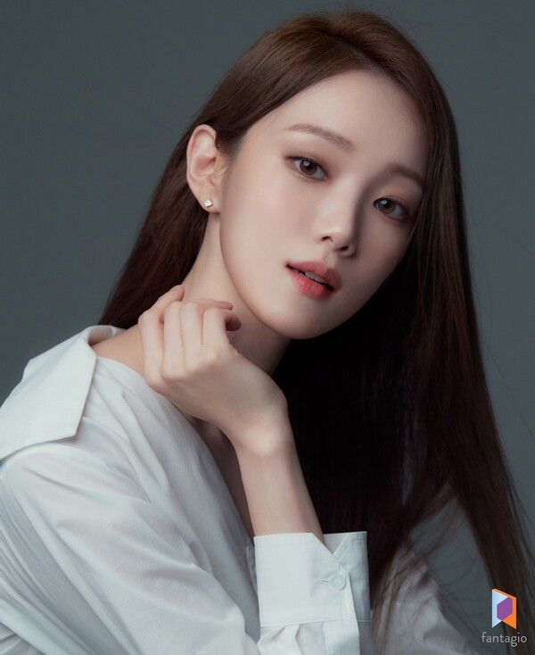 배우 이성경. 사진=판타지오