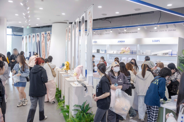 지난 4~5월 중국 난징에서 열린 'Artist-Made Collection by SEVENTEEN' 팝업현장. 사진=하이브