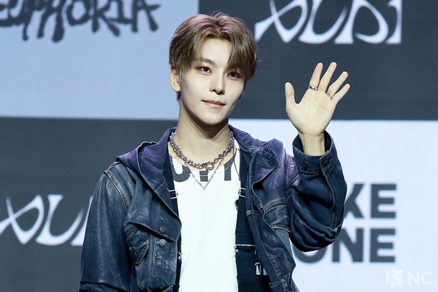 그룹 알파드라이브원(ALPHA DRIVE ONE) 씬롱이 12일 오후 서울 용산구 블루스퀘어 SOL트래블홀에서 진행된 미니 1집 ‘유포리아(EUPHORIA)’ 발매 기념 쇼케이스에서 포즈를 취하고 있다. 사진=김규빈 기자