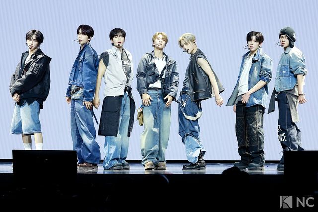 그룹 알파드라이브원(ALPHA DRIVE ONE)이 12일 오후 서울 용산구 블루스퀘어 SOL트래블홀에서 진행된 미니 1집 ‘유포리아(EUPHORIA)’ 발매 기념 쇼케이스에서 무대를 선보이고 있다. 사진=김규빈 기자