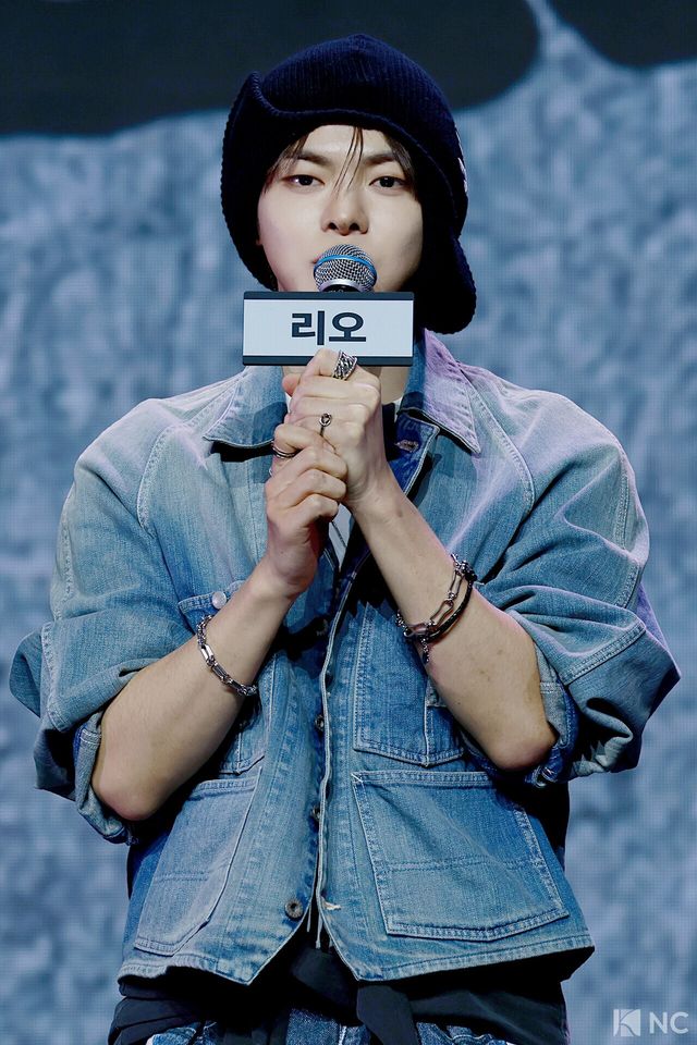 그룹 알파드라이브원(ALPHA DRIVE ONE) 리오가 12일 오후 서울 용산구 블루스퀘어 SOL트래블홀에서 진행된 미니 1집 ‘유포리아(EUPHORIA)’ 발매 기념 쇼케이스에서 소감을 말하고 있다. 사진=김규빈 기자