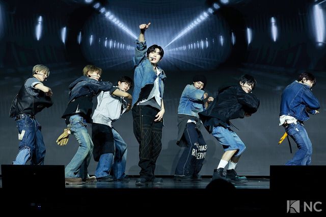 그룹 알파드라이브원(ALPHA DRIVE ONE)이 12일 오후 서울 용산구 블루스퀘어 SOL트래블홀에서 진행된 미니 1집 ‘유포리아(EUPHORIA)’ 발매 기념 쇼케이스에서 무대를 선보이고 있다. 사진=김규빈 기자